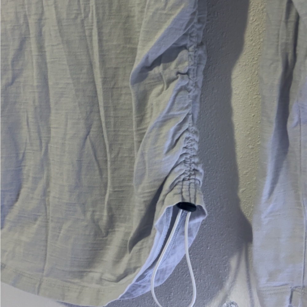 Women’s SMALL Under Armour Gray Long Sleeve Athletic Tee - Picture 3 of 4